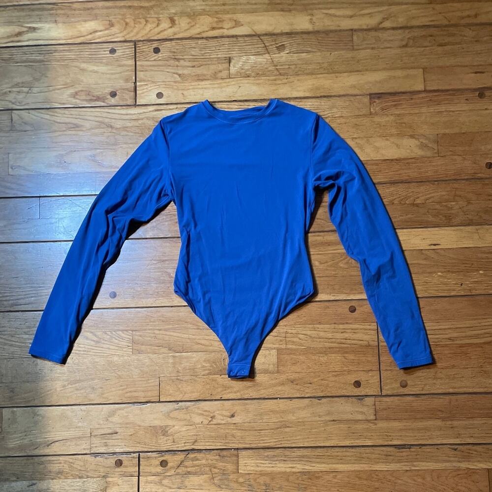 SKIMS Fits Everybody Long Sleeve Crew Neck Bodysuit! - Picture 2 of 12